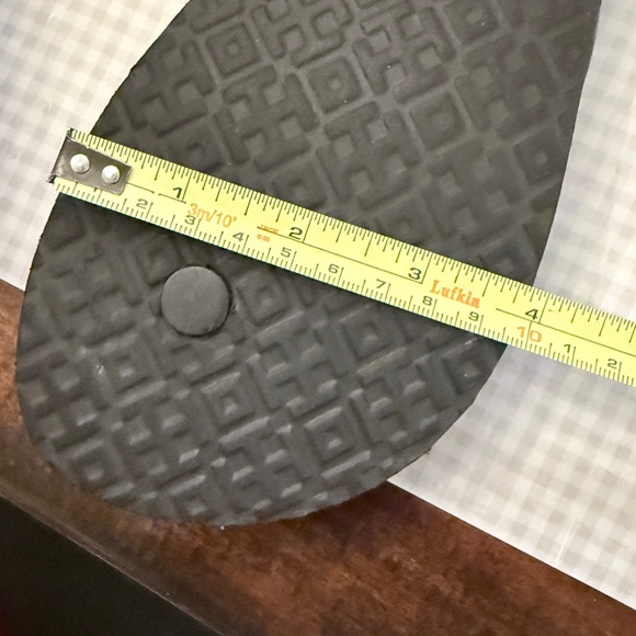 Tory Burch Classic Flip Flops - Black Gold Logo Sandals Size 9 - Like New! - Picture 14 of 14